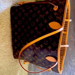 LV NEVERFULL with pouch and cover::only used 3 times